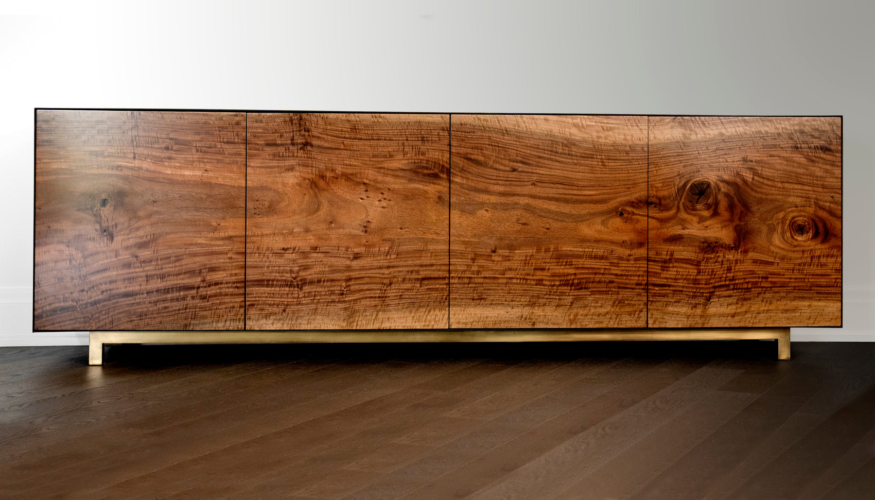Claro Credenza
